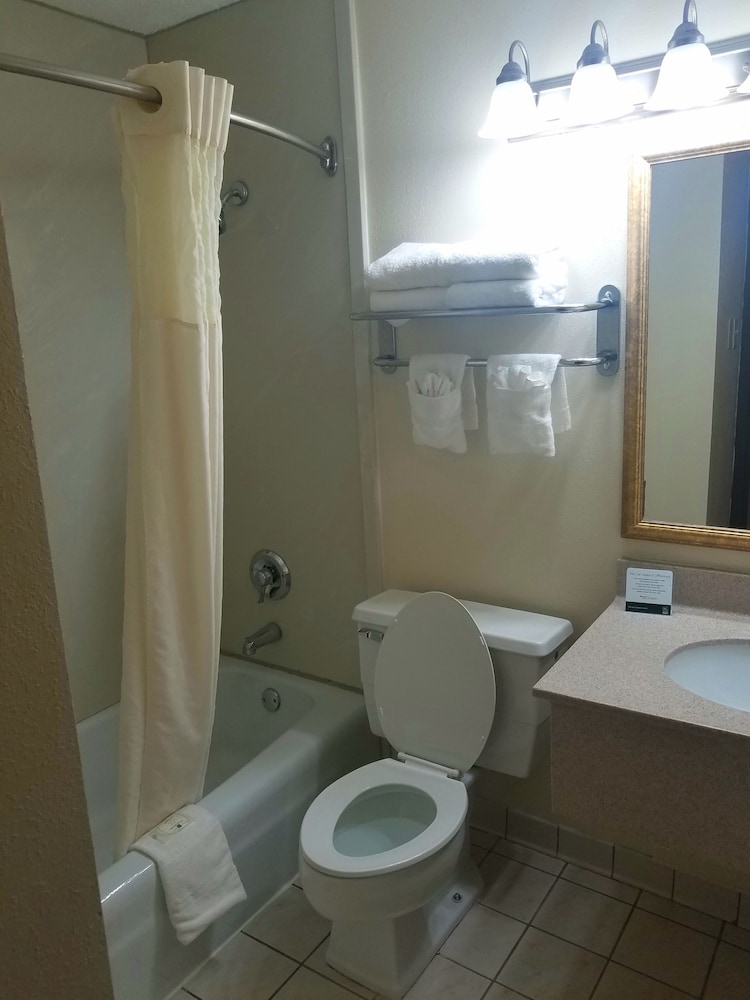 Quality Inn Morris I-80 18/45
