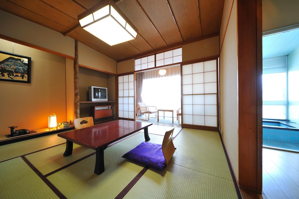 Tsukioka Hotel 48/61