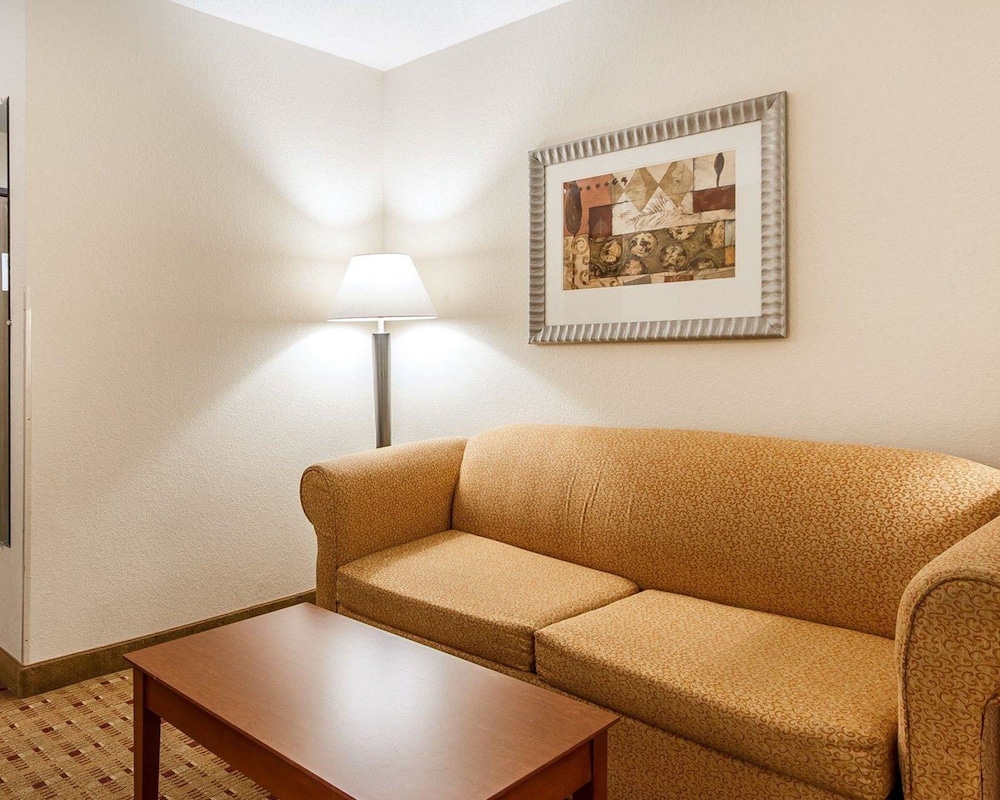 Quality Inn & Suites Eau Claire University Area 20/27