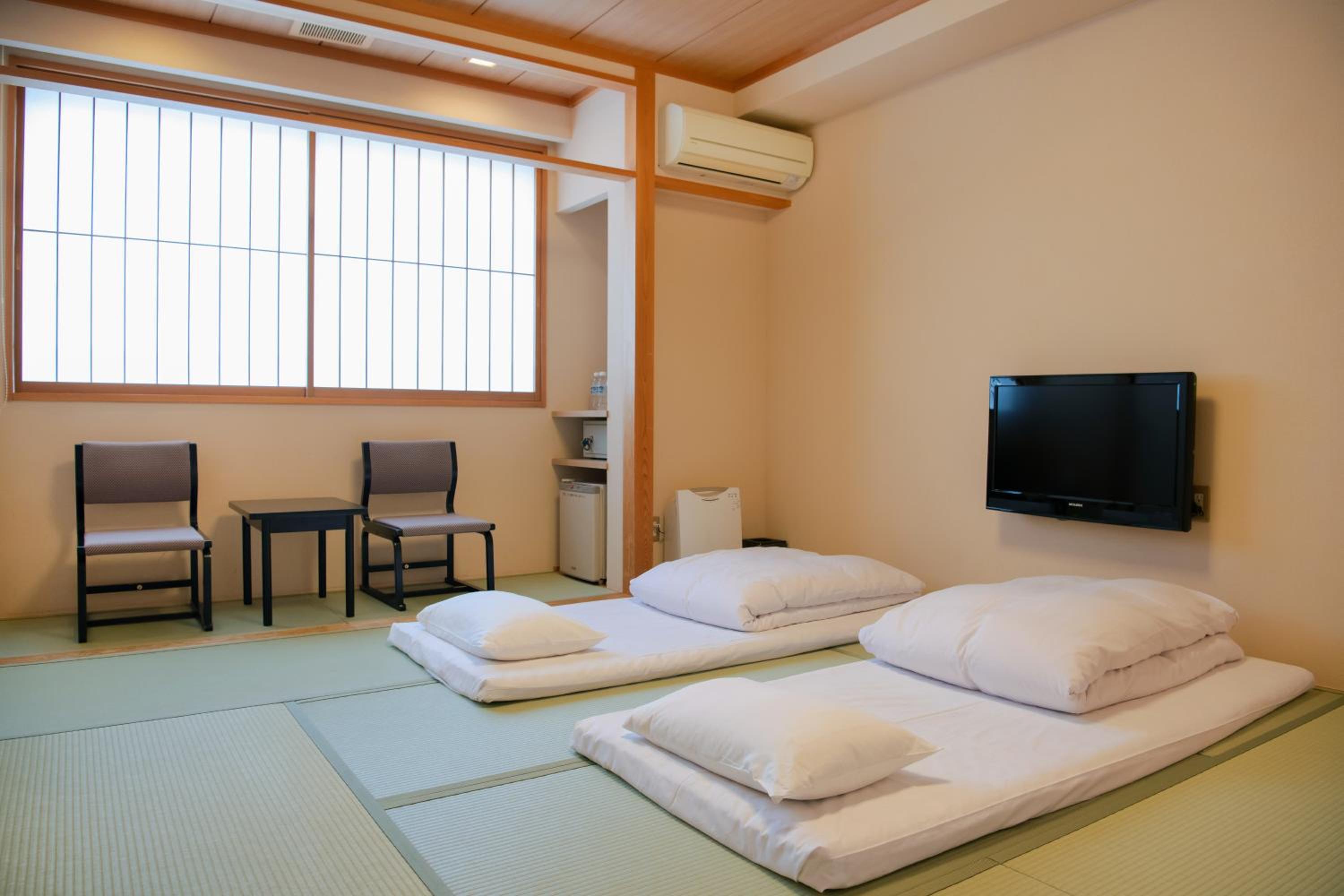 Japanese, 4 Futon Beds, Tatami