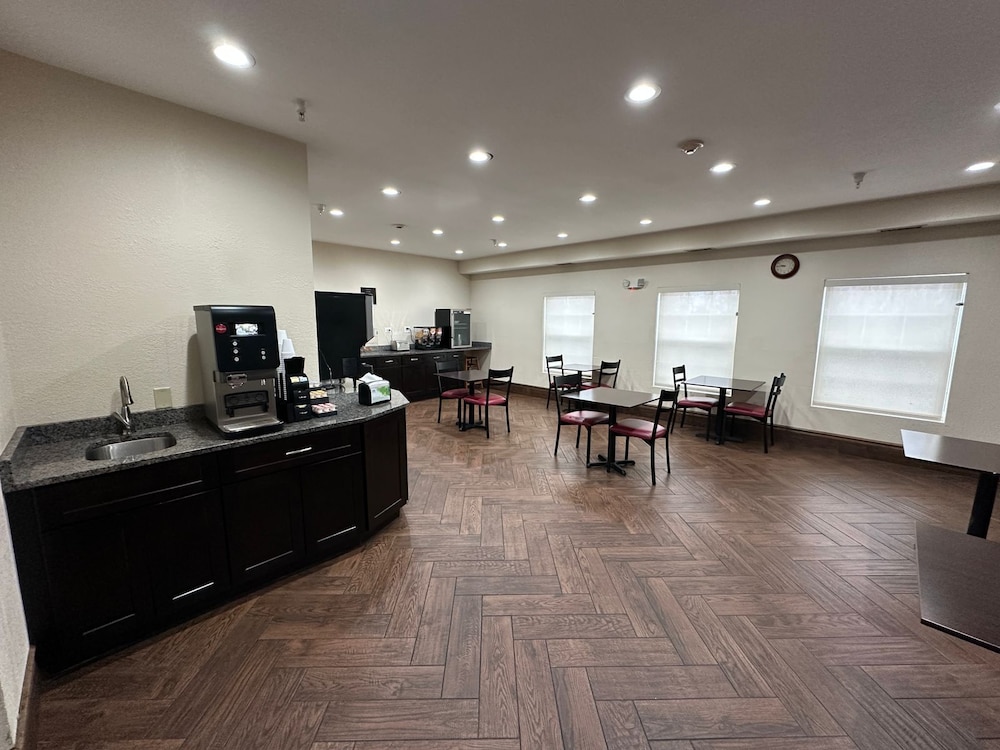 Econo Lodge Inn & Suites Monee 49/59