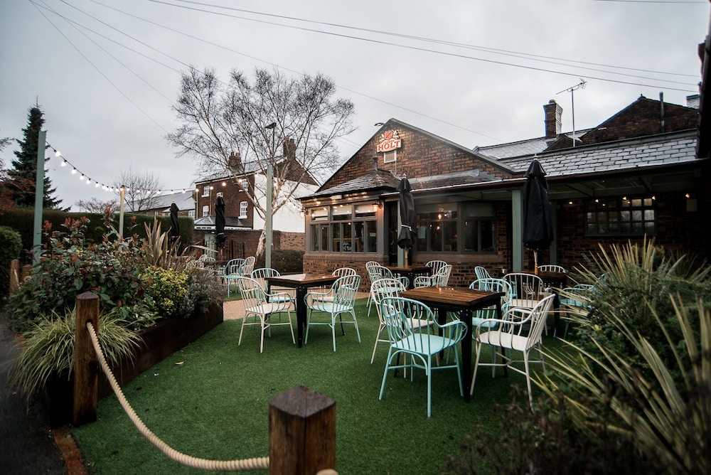 Cat and Lion Country Pub and Hotel 41/51