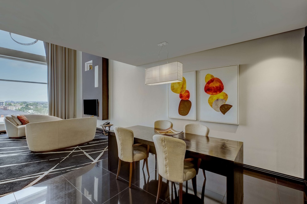 2 Bedrooms, Suite, King Bed, Lounge Access, Radisson Blu Lagos Ikeja 2/5