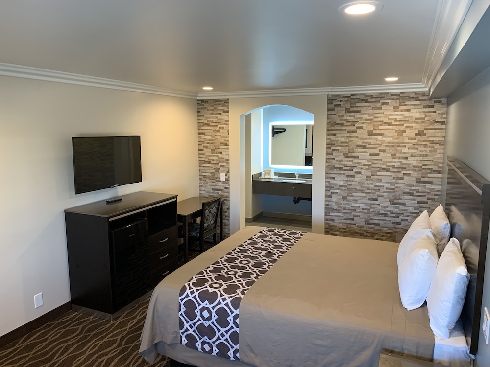 Industry Inn Amp Suites 29/60
