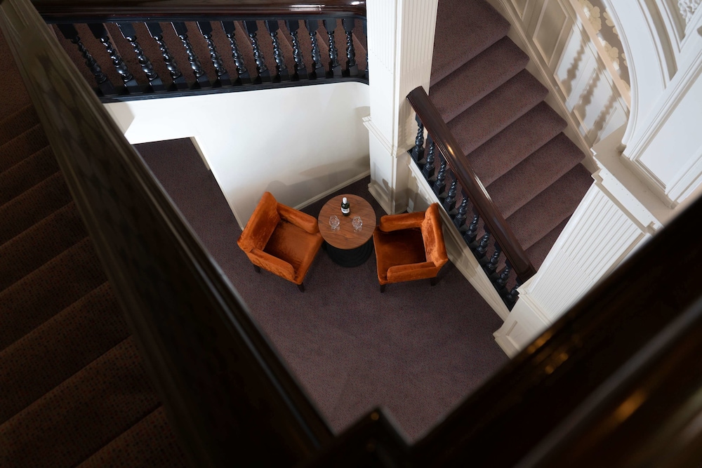 Heywood House Hotel 38/45
