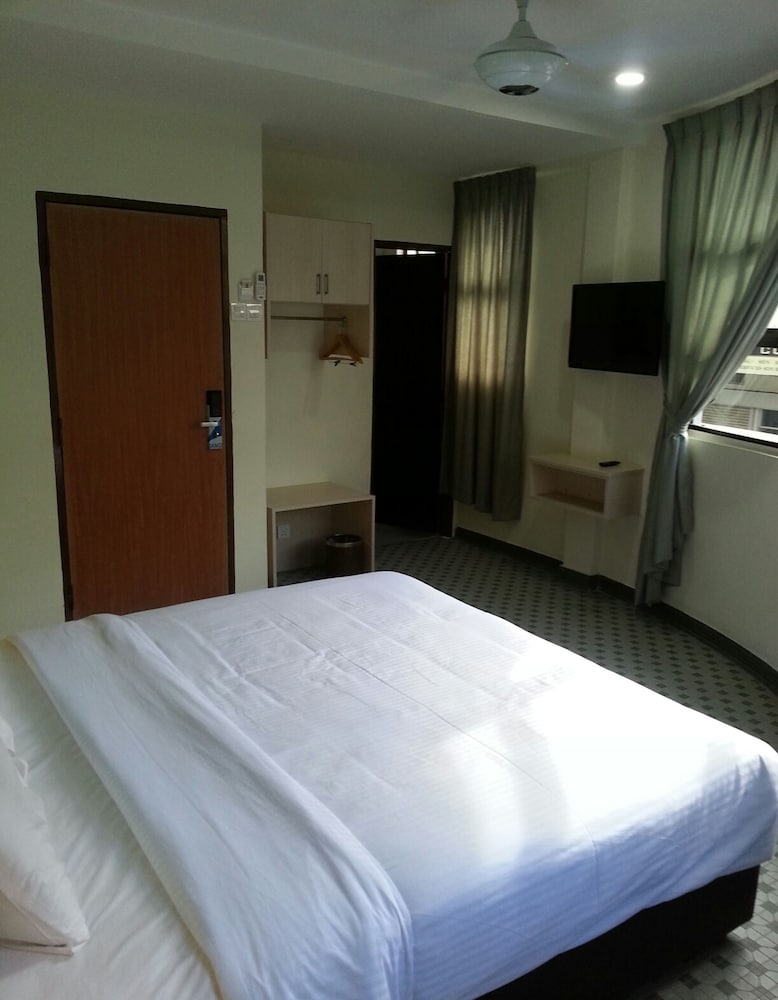 STUDIO, KING BED