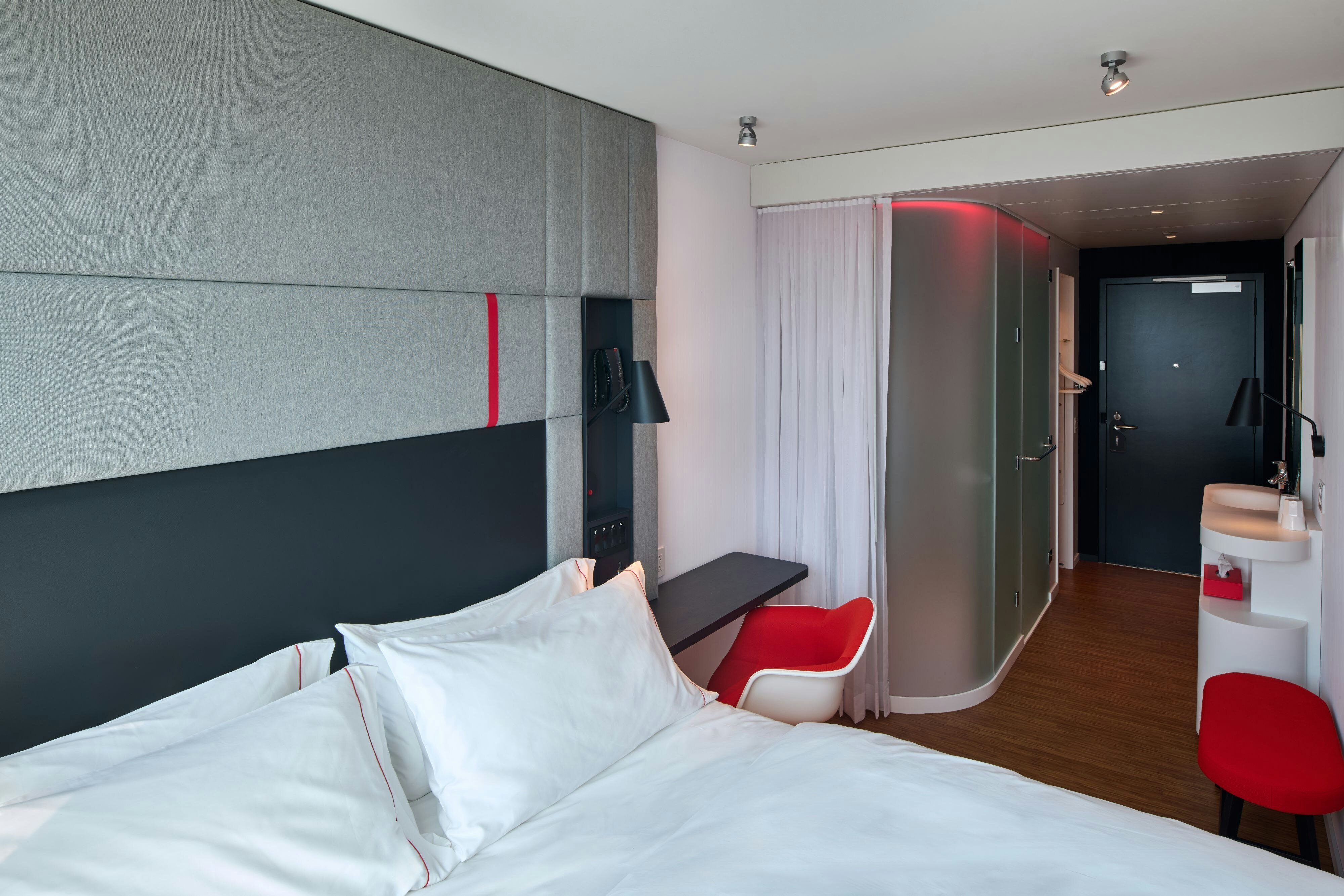 ROOM, KING BED