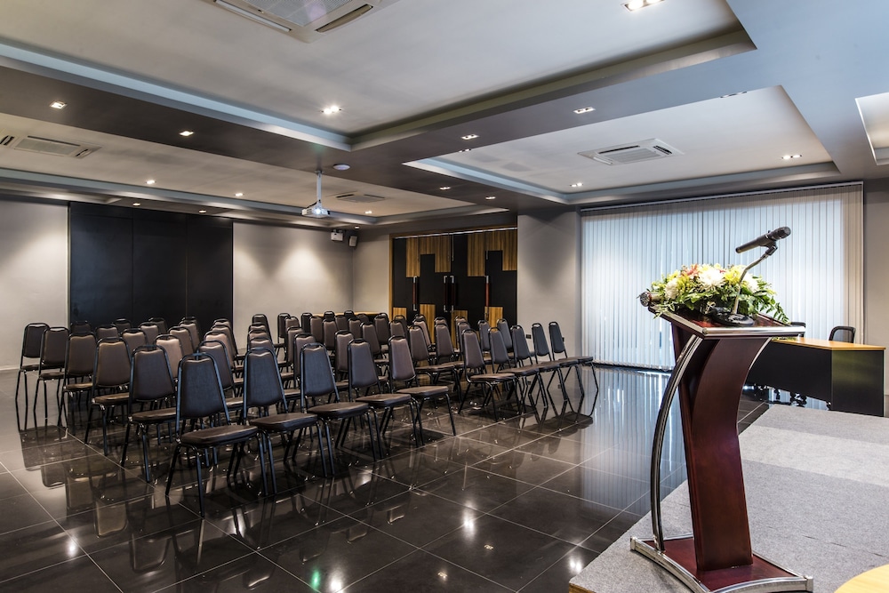 Cresco Hotel Buriram 91/100