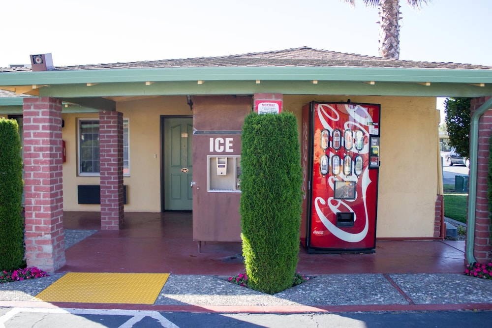 King Apos S Rest Motel 1/16