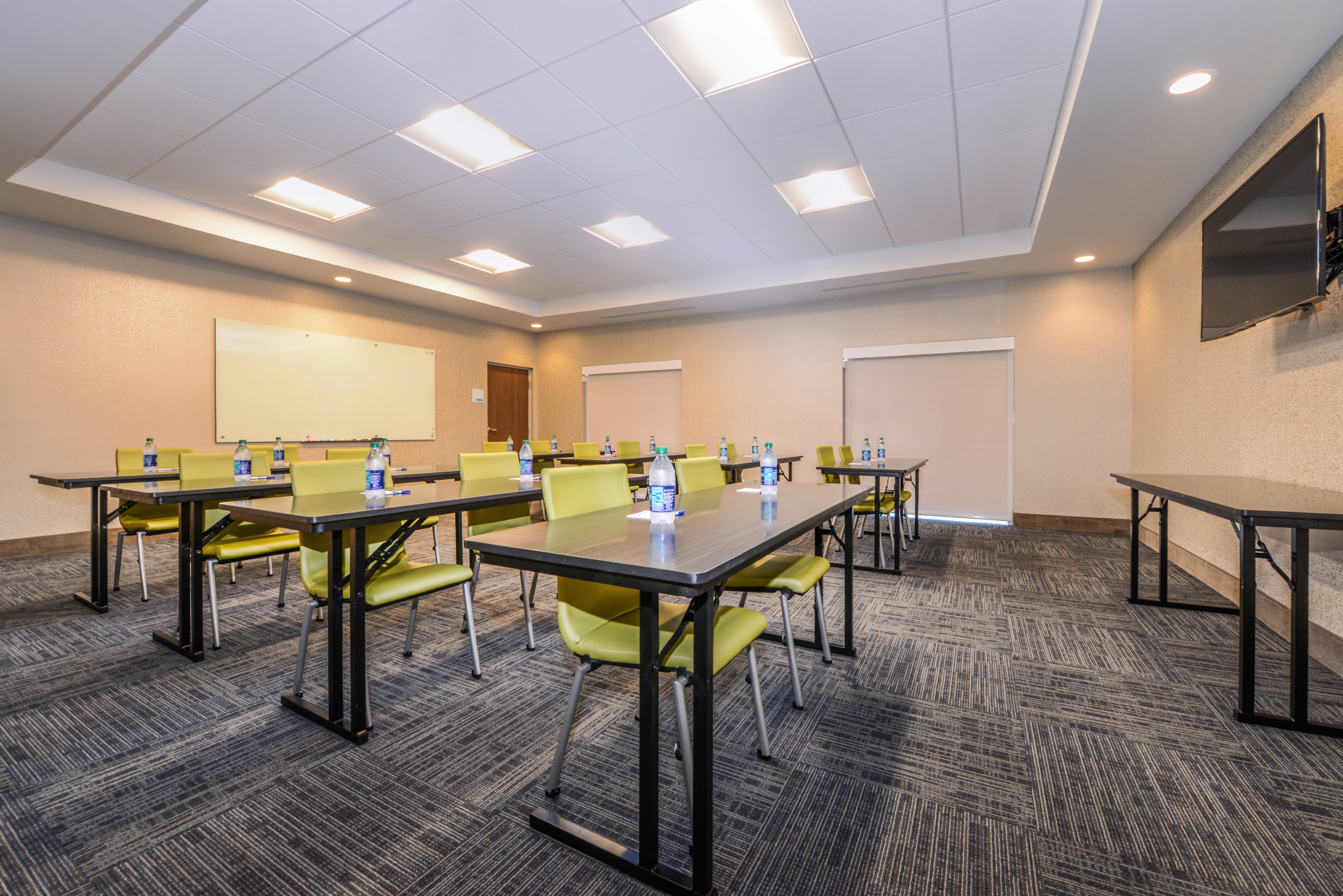 Holiday Inn Express Suites St Petersburg Seminole Area 57/74