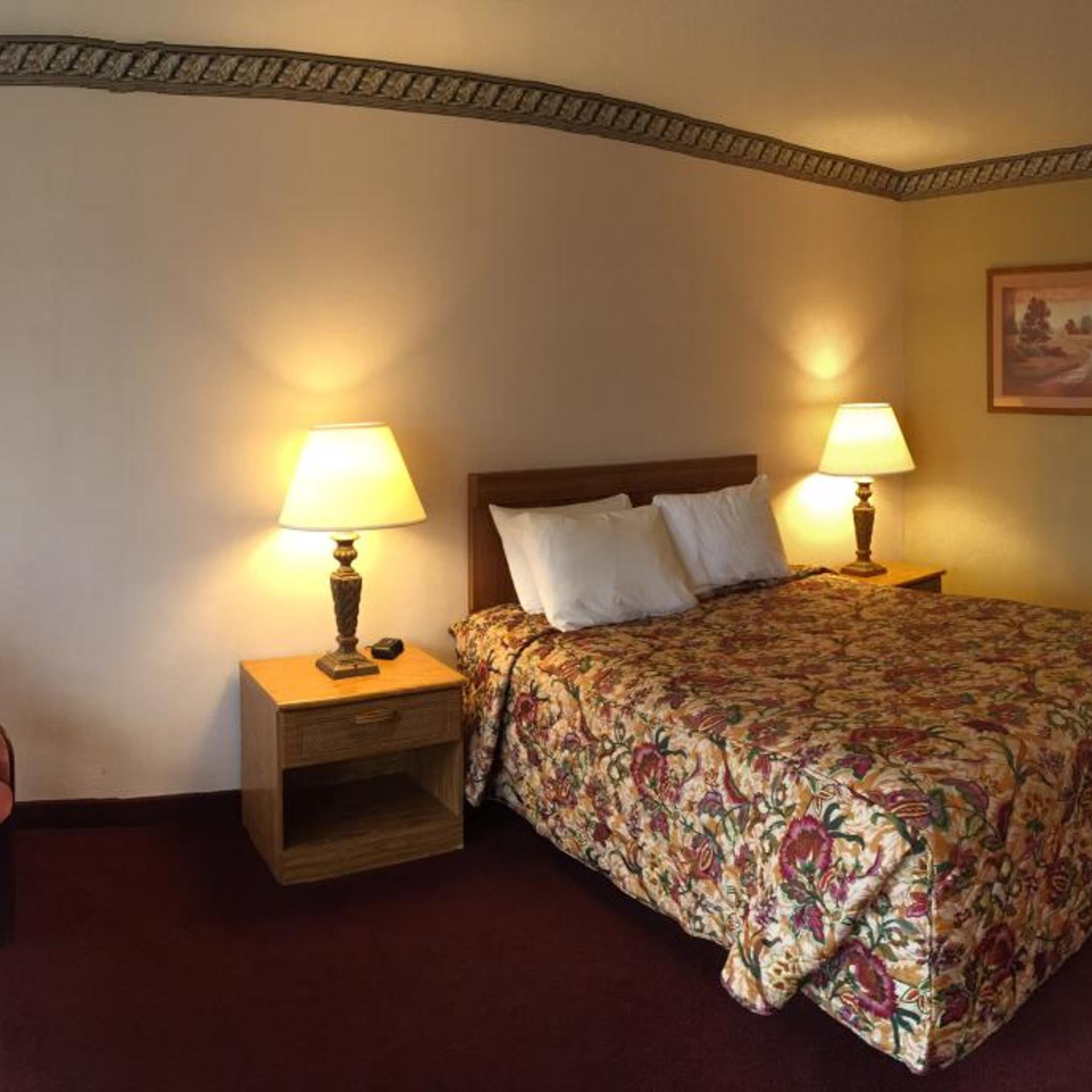 Twelve Oaks Inn 13/30