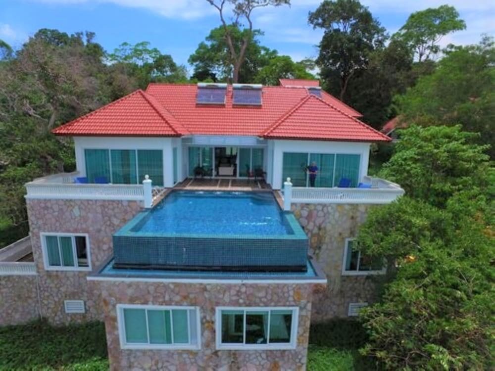 Independence Hotel by Dara in SIHANOUKVILLE