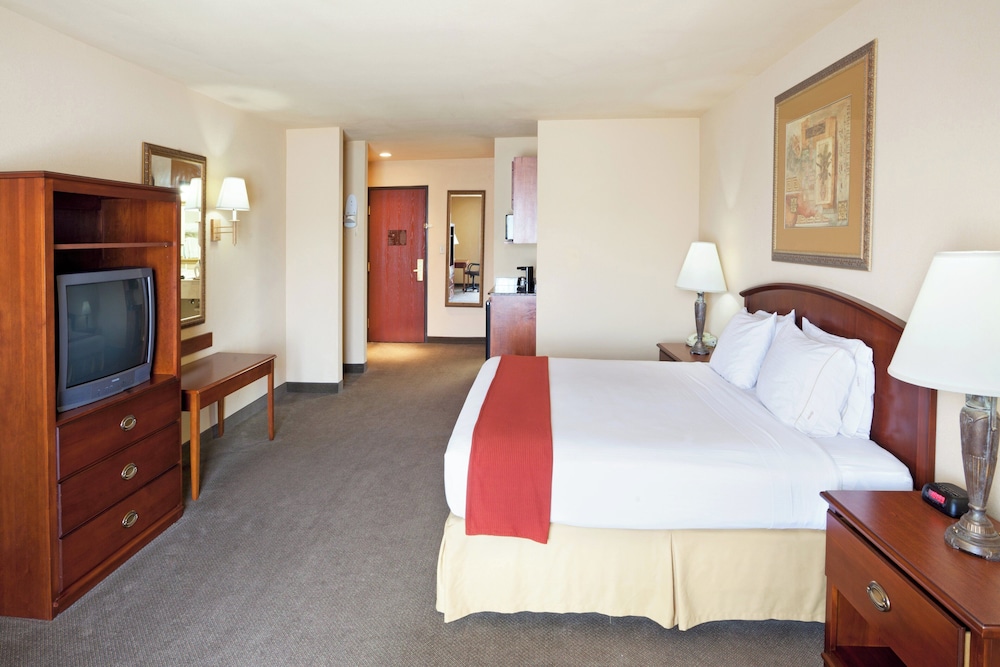 Holiday Inn Express Hotel Suites Kerrville 29/62