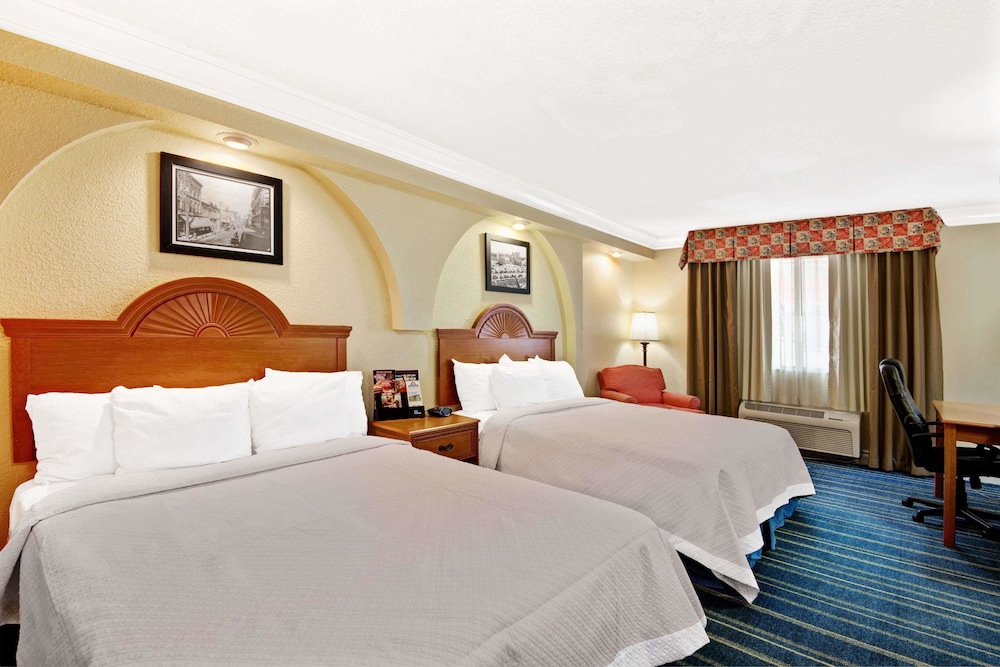 Days Inn by Wyndham San Antonio Airport 11/37