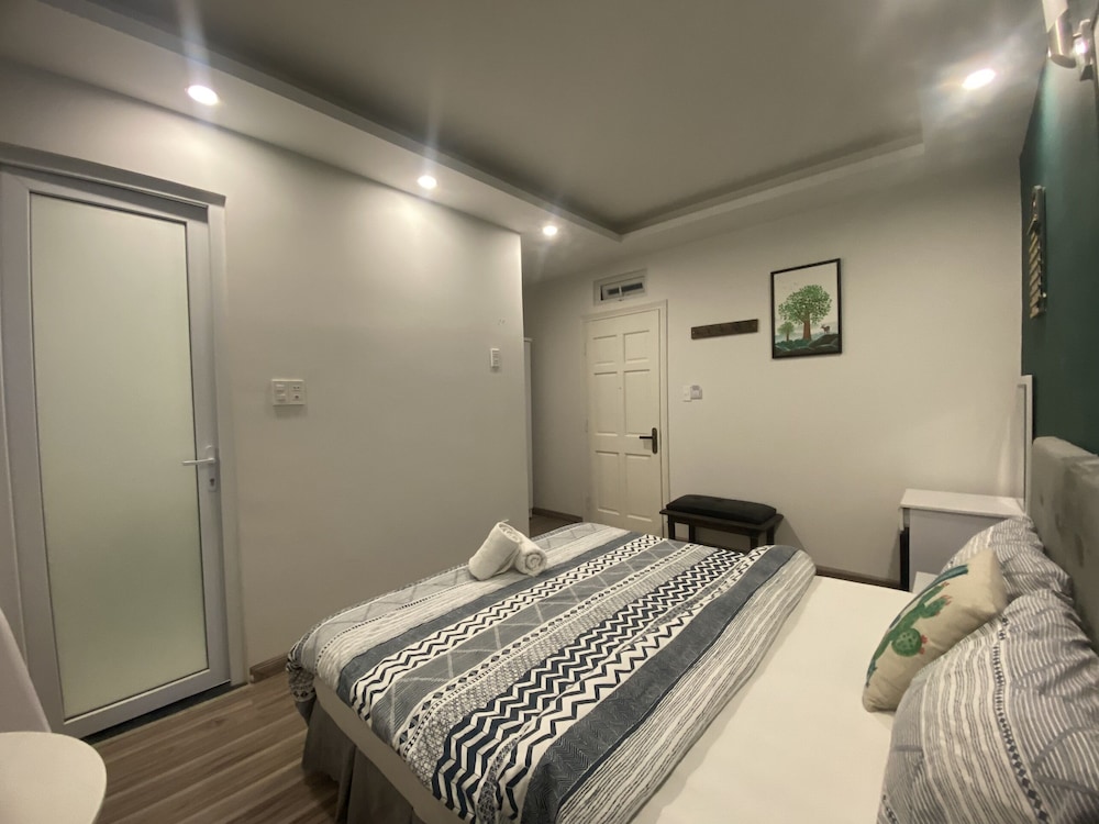 CITY, DOUBLE BED
