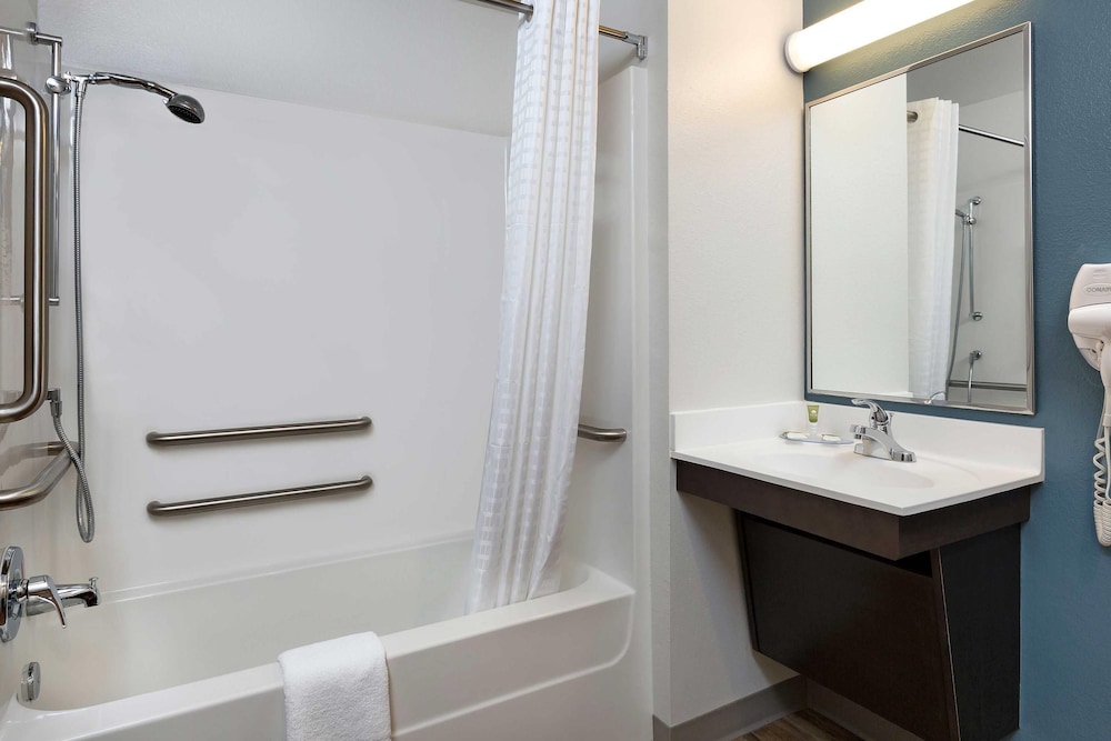 WoodSpring Suites Houston IAH Airport 43/48