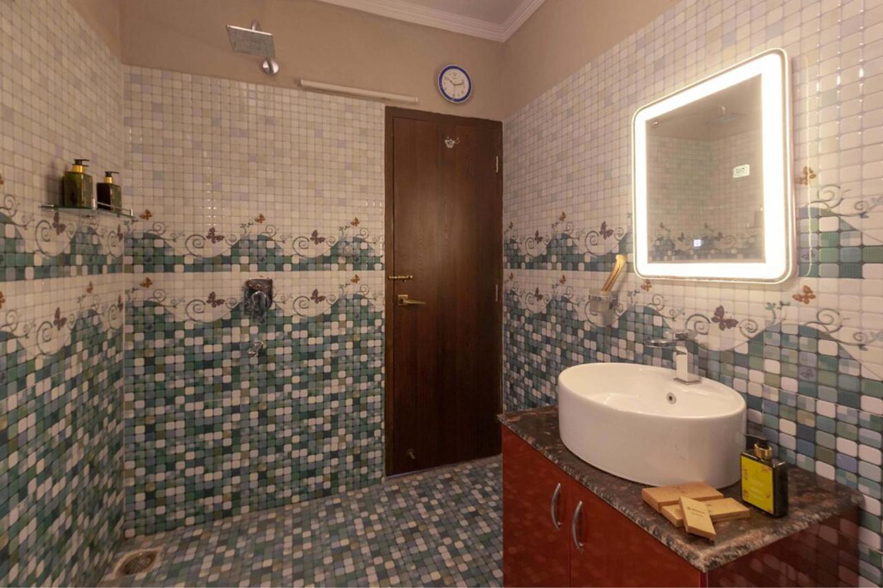 Alaya Stays Stunning 4BHK with Mountain View Amara Dawn 11/13