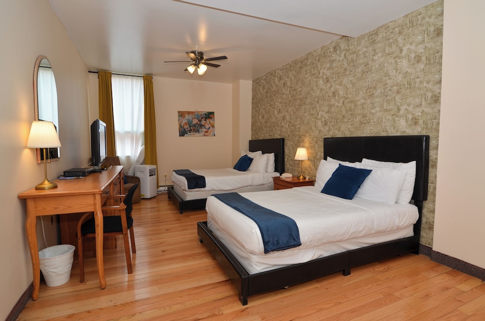 STANDARD, 2 DOUBLE BEDS