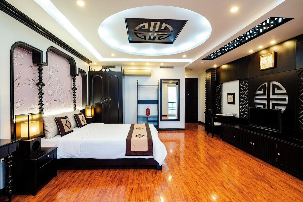 Wild Lotus Hotel 30/50