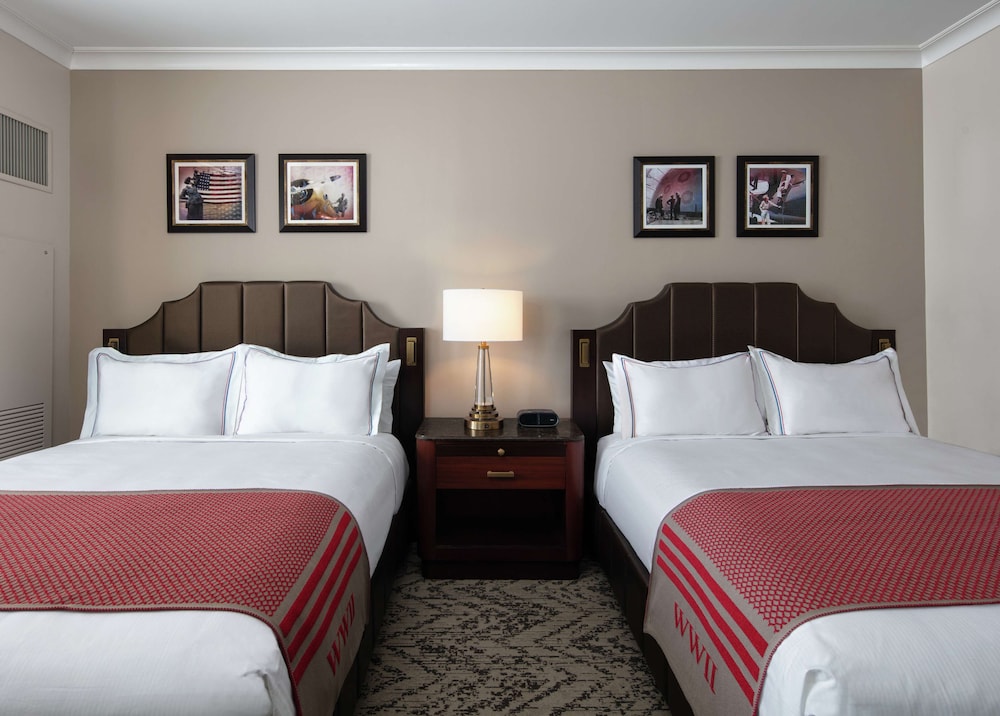 The Higgins Hotel New Orleans, Curio Collection by Hilton 21/77