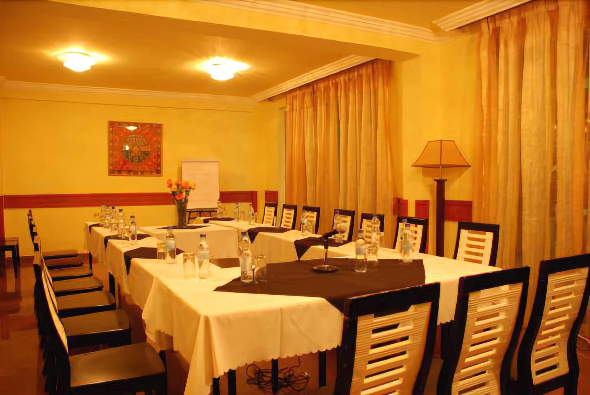 Adot Tina Hotel 28/34