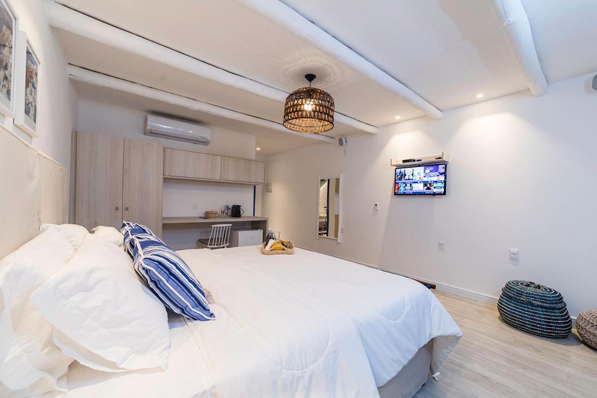 Suite, Pool View