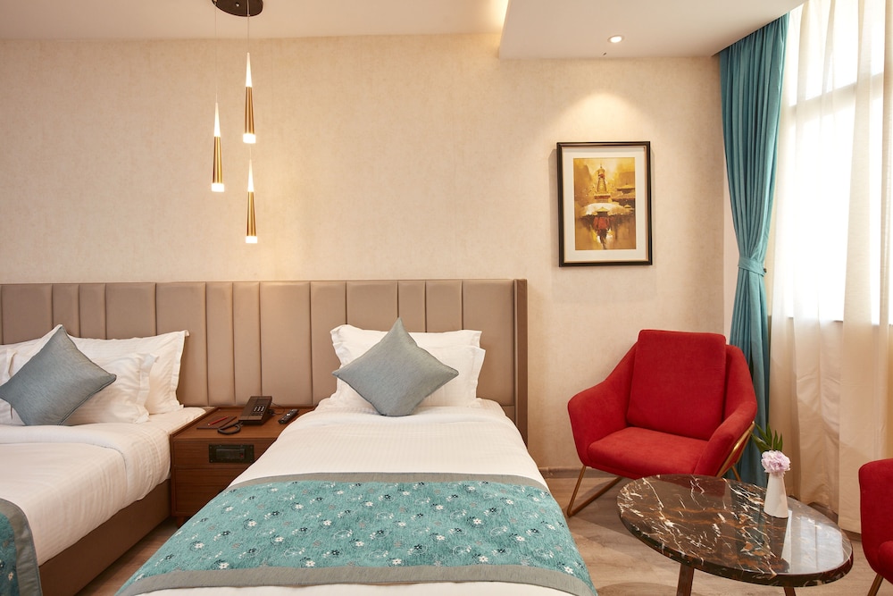 Indreni Suites Hotel 9/36