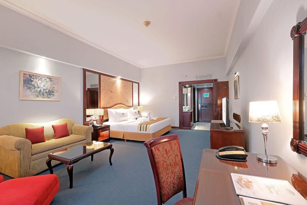 Sunlake Waterfront Resort and Convention 35/56