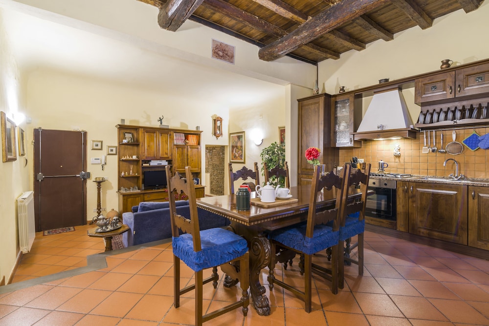 Florence Ariento Romantic Apartment 26/32