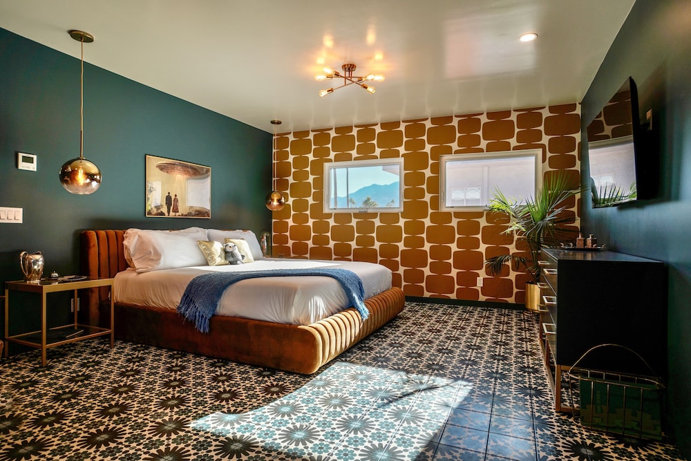 LUXURY, DOUBLE BED