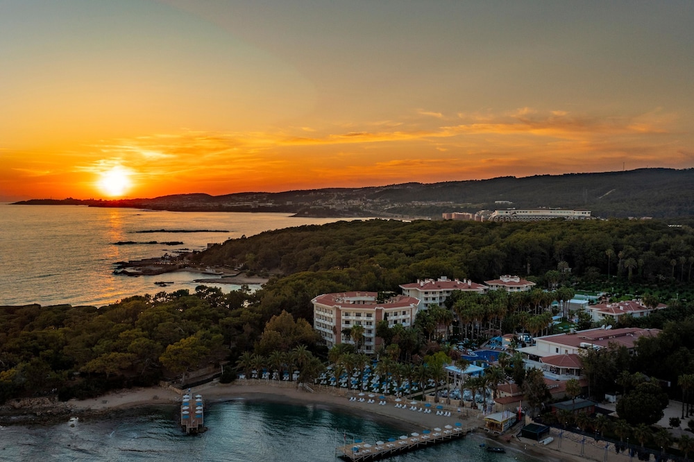 Utopia Resort & Residence 50/57