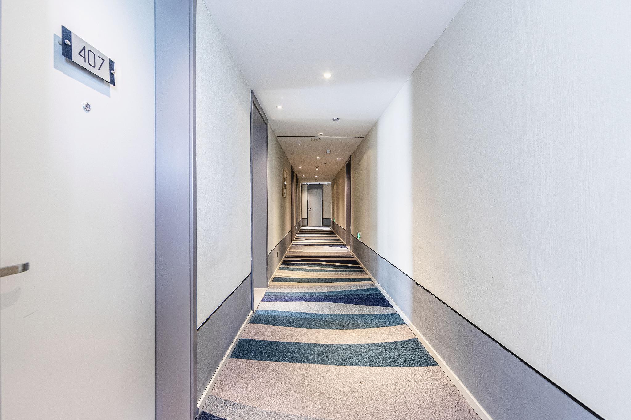 Homeinn Selected (Changyi Jiaotong Street Zhongbai building store) 17/30