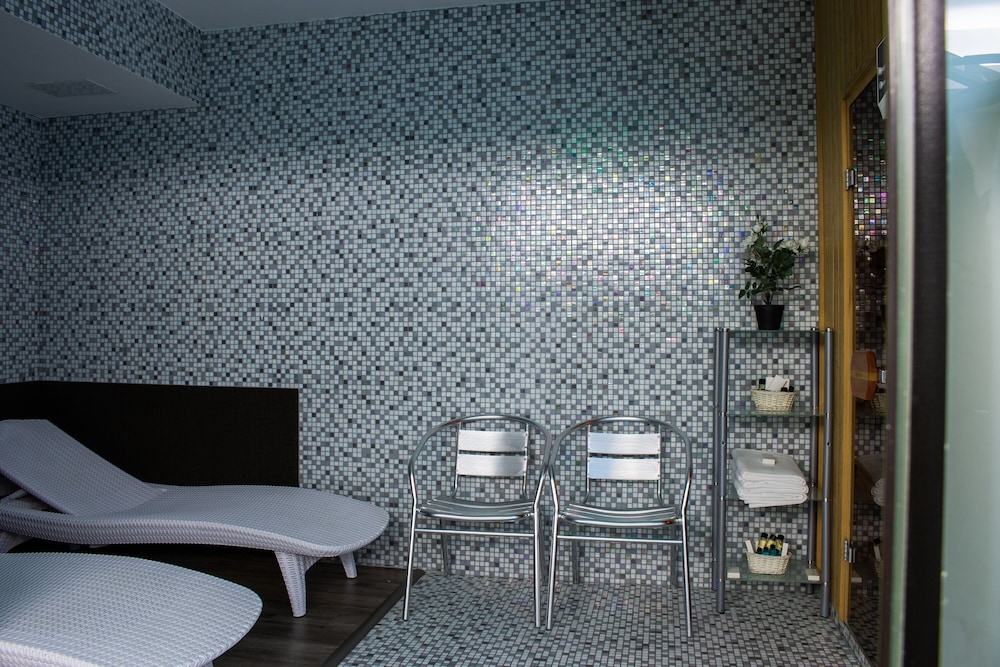 Carat Boutique Hotel 52/57