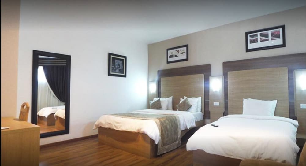CLEAN HOTEL 27/62