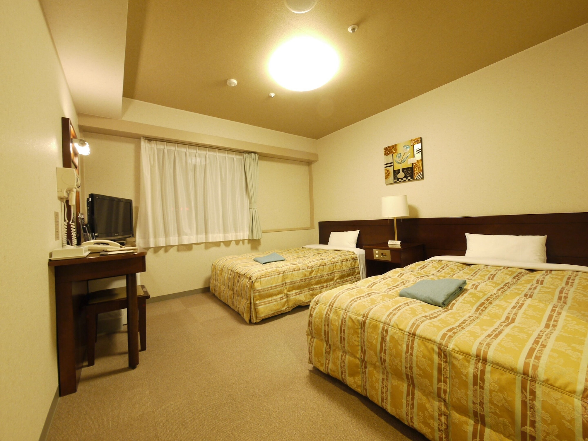 ROOM, TWIN BEDS