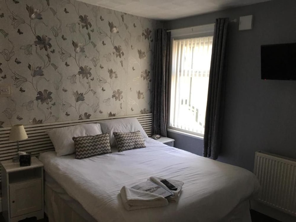 Glenheath Hotel 6/49
