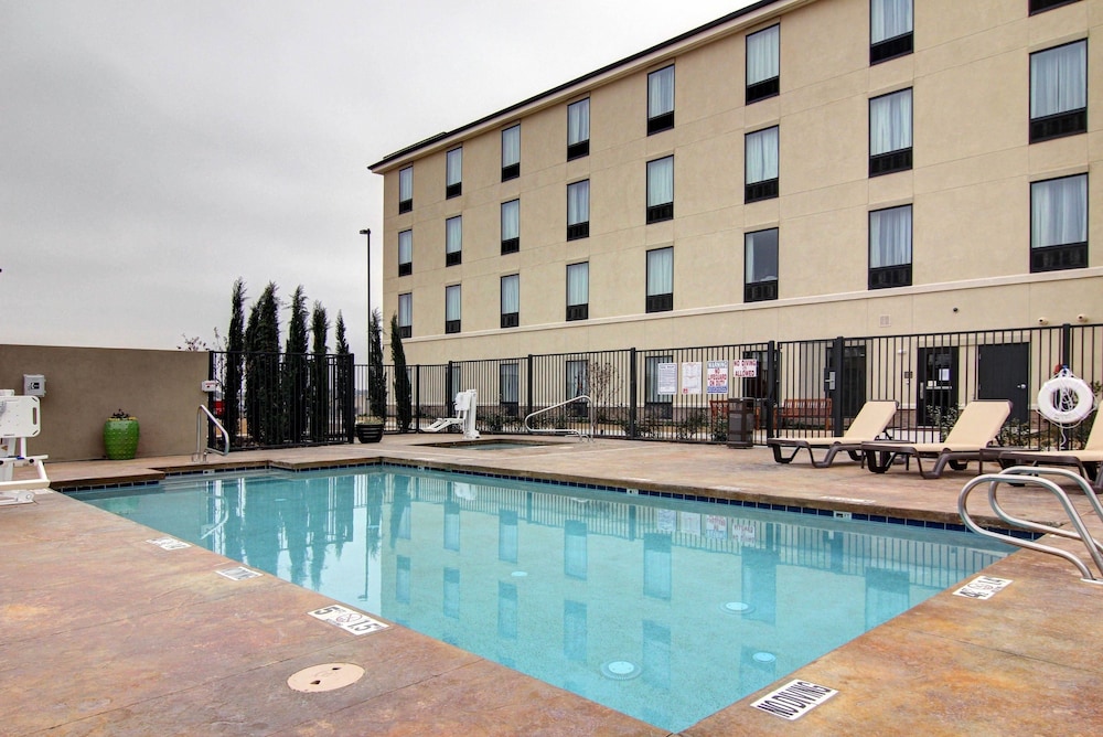 Comfort Suites Carlsbad 4/48