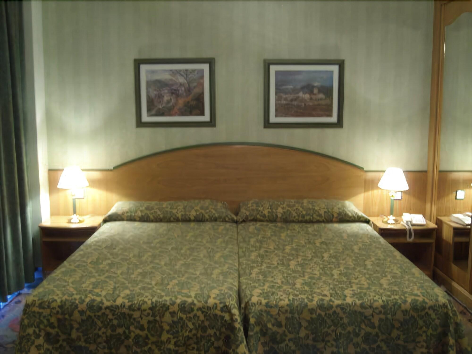 Hotel Escuela San Cristobal 10/23