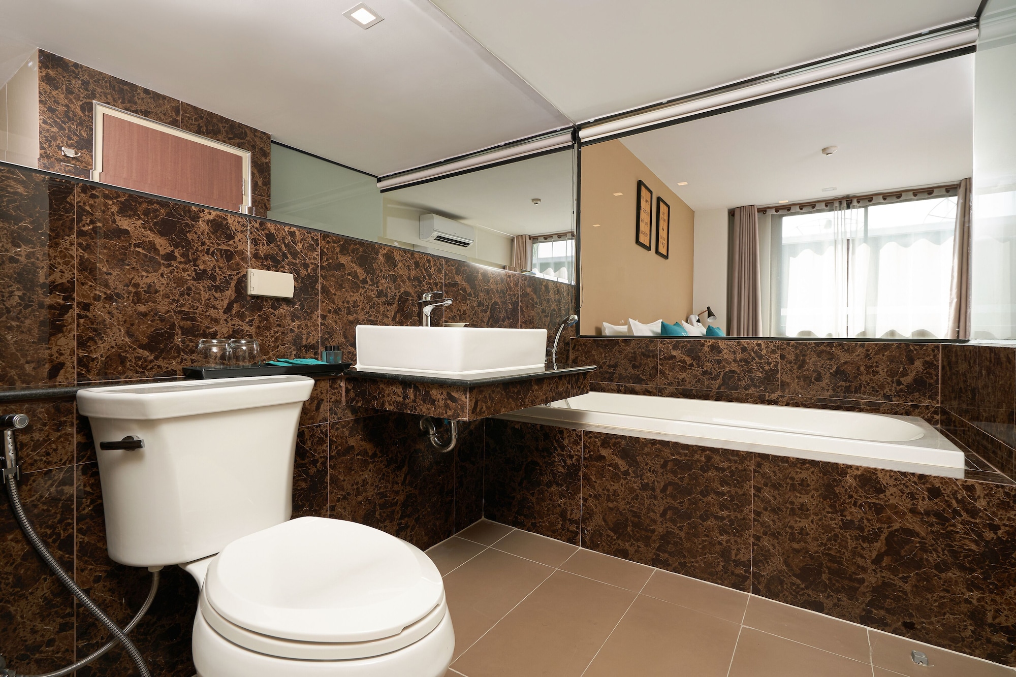 One Bedroom Suite with Bath Tub Double Bed، Cross Vibe Chiang Mai Decem 10/10