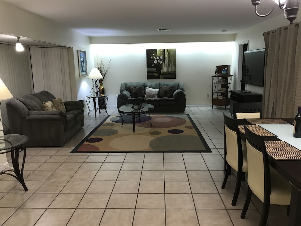 Villa Marco Island 24/50