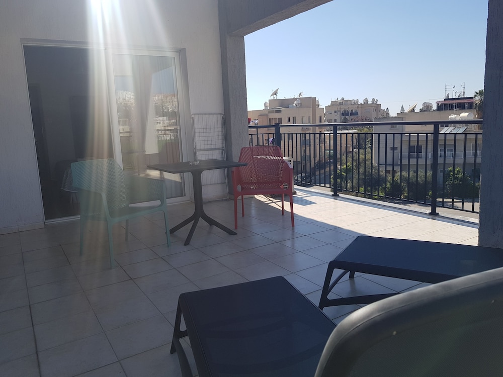 Valentinos Apartments 23/47
