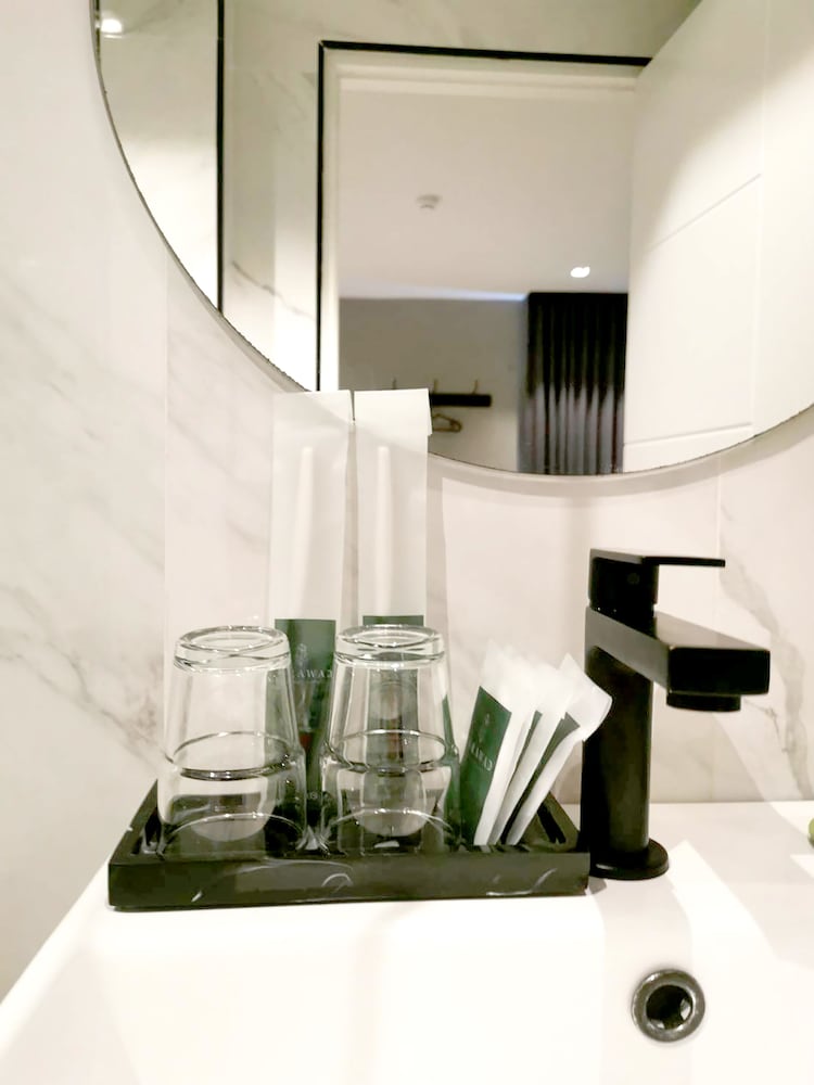 ROOM, QUEEN BED, PRIVATE BATHROOM