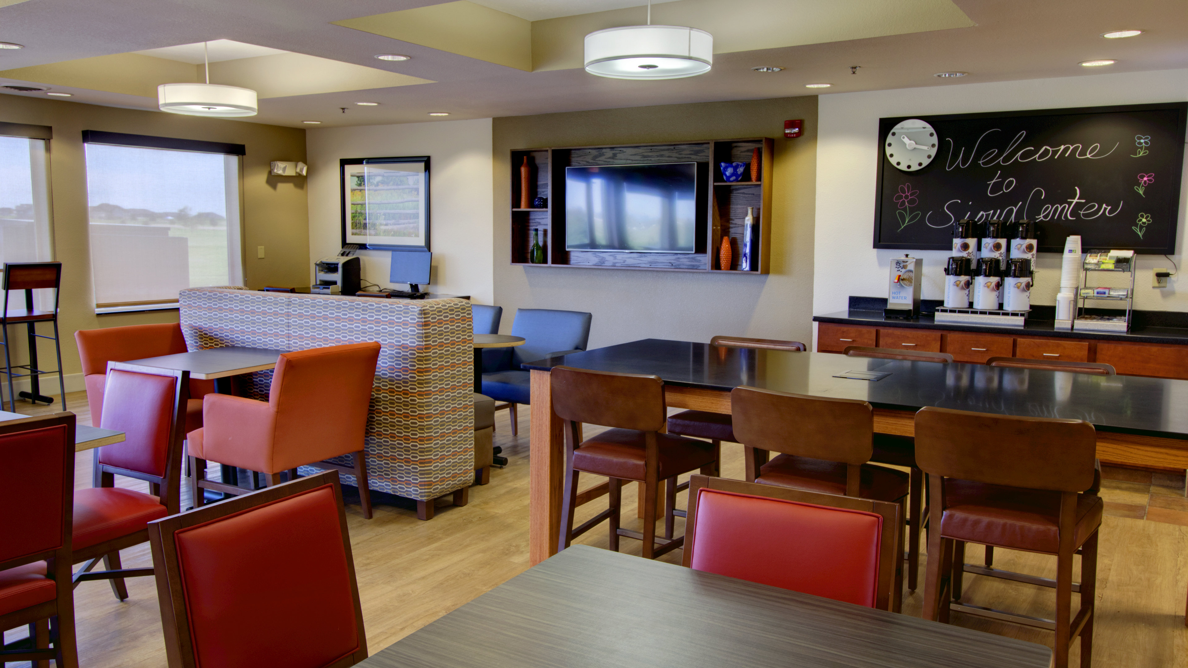 Holiday Inn Express Suites Sioux Center 51/68