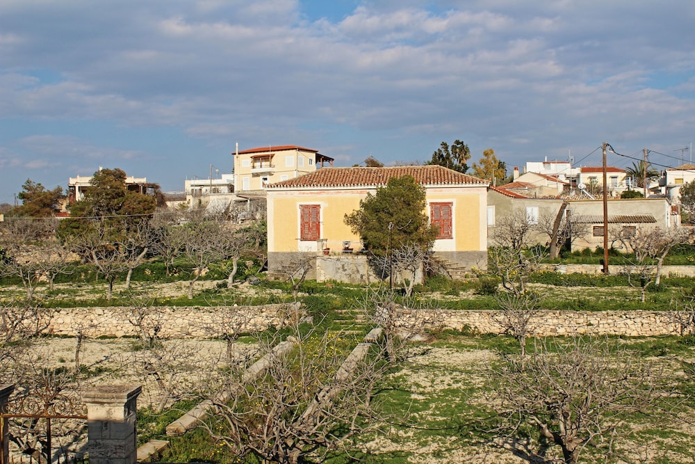 Aegina Hotel 65/73