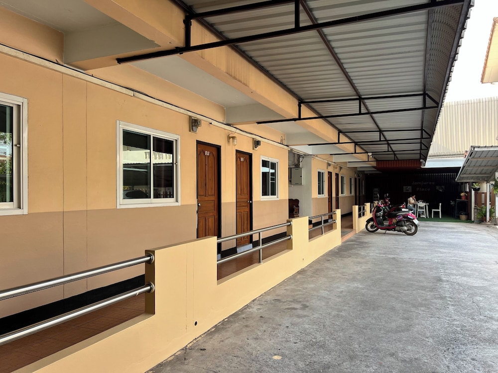 Jamjuree Place 63/68