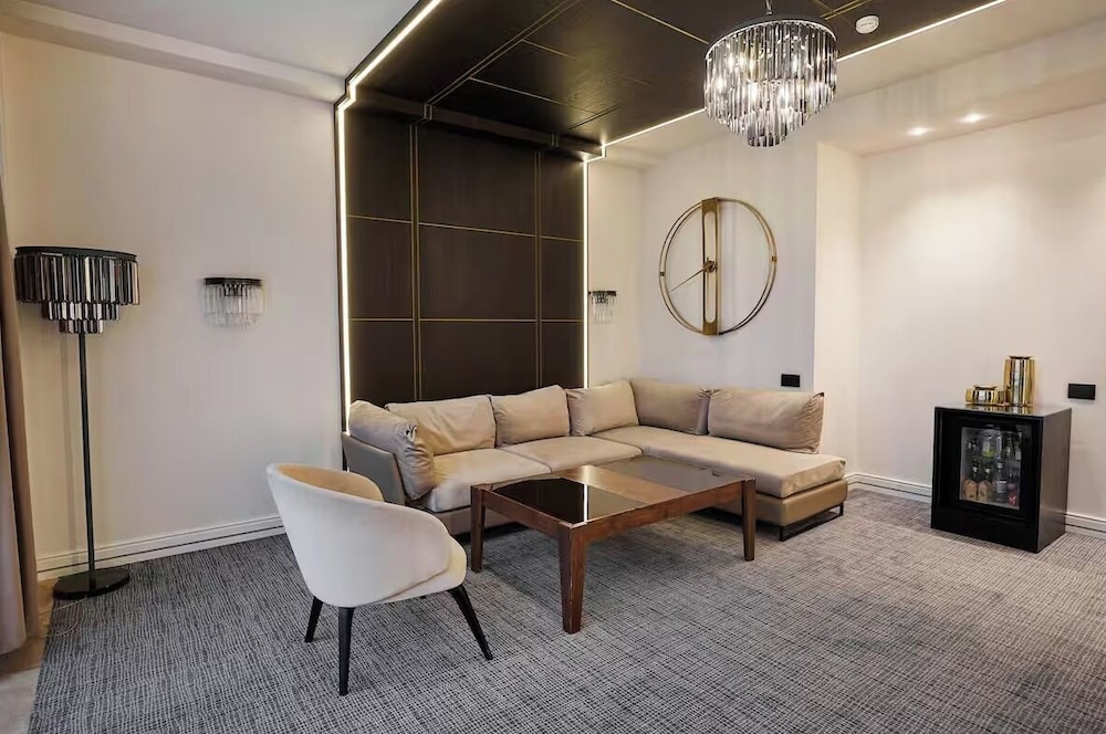 Aghababyan S Hotel 63/77