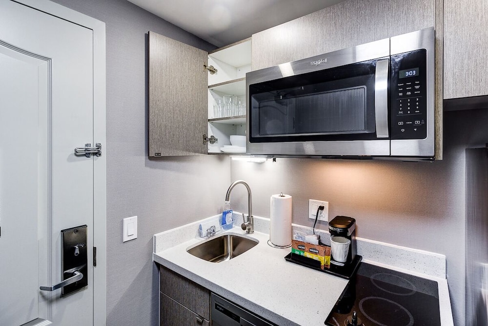 Hampton Inn Suites By Hilton Brantford 33/41
