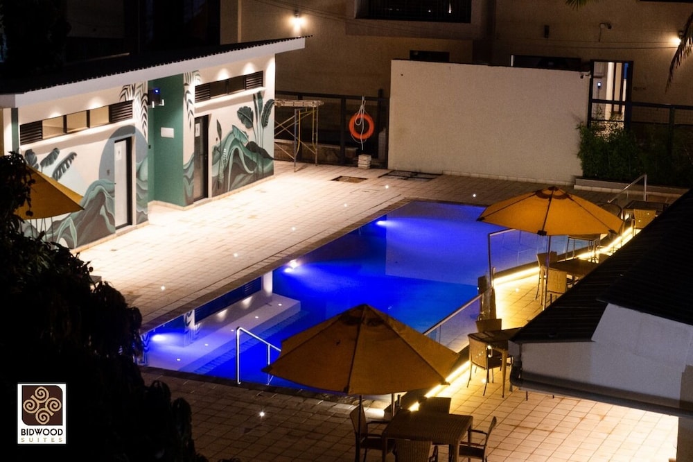 Bidwood Suite Hotel 5/50
