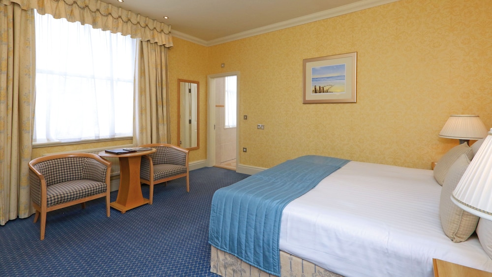 Superior, Double Bed, Front View