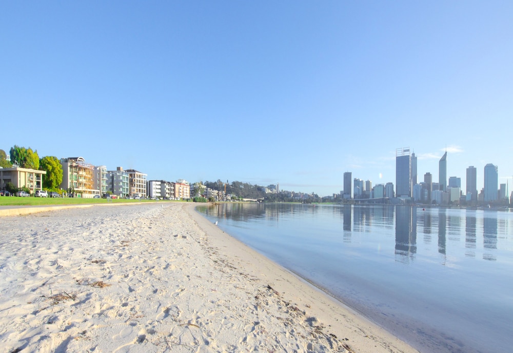 The Peninsula Riverside Serviced Apartments 67/73